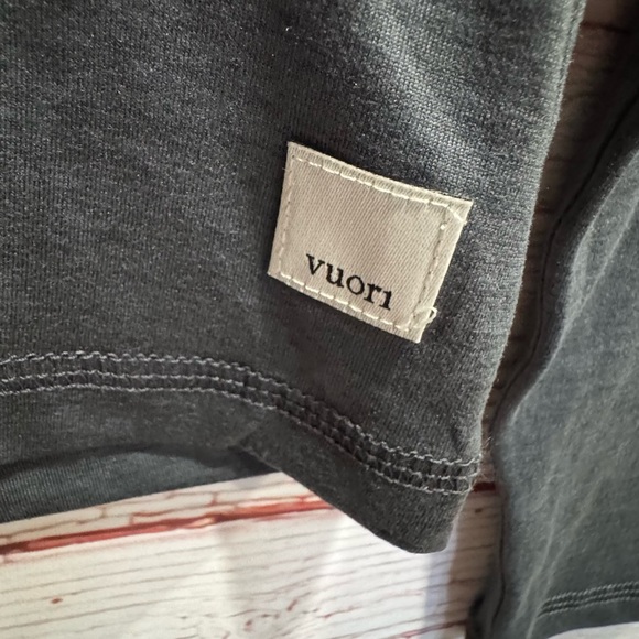 Vuori Long Sleeve Lux Crew Tee in Charcoal Heather Sz M - Picture 3 of 7